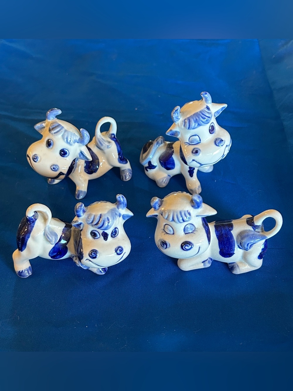 VTG Miniature Delft Cows (4) Blue/White Happy Smiling Whimsical 2" x 3”